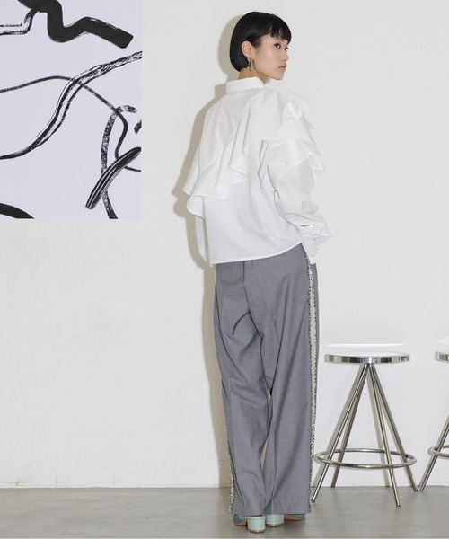 THE YOn(ザヨン)の「アシメラッフルデザインシャツ(シャツ/ブラウス・レディース・オフホワイト/グレー/サックスブルー・FREE)」の16枚目の写真