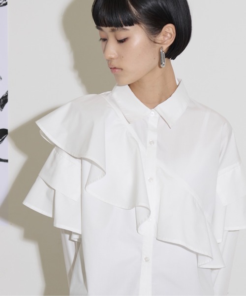 THE YOn(ザヨン)の「アシメラッフルデザインシャツ(シャツ/ブラウス・レディース・オフホワイト/グレー/サックスブルー・FREE)」の5枚目の写真