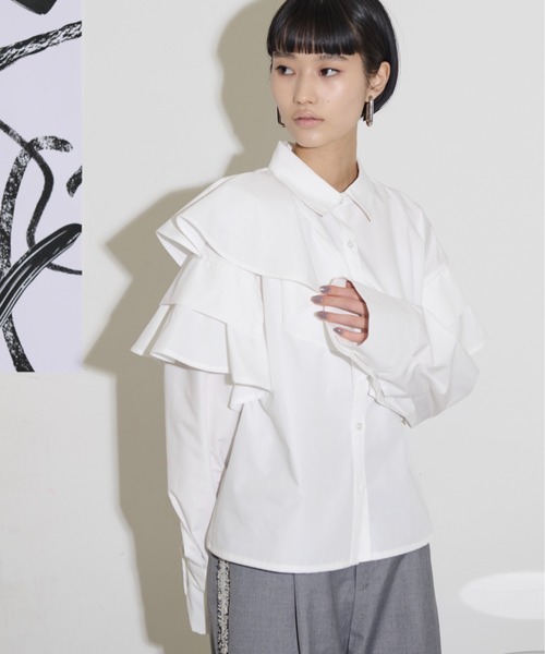 THE YOn(ザヨン)の「アシメラッフルデザインシャツ(シャツ/ブラウス・レディース・オフホワイト/グレー/サックスブルー・FREE)」の6枚目の写真