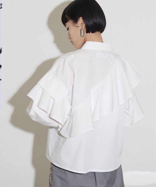 THE YOn(ザヨン)の「アシメラッフルデザインシャツ(シャツ/ブラウス・レディース・オフホワイト/グレー/サックスブルー・FREE)」の8枚目の写真