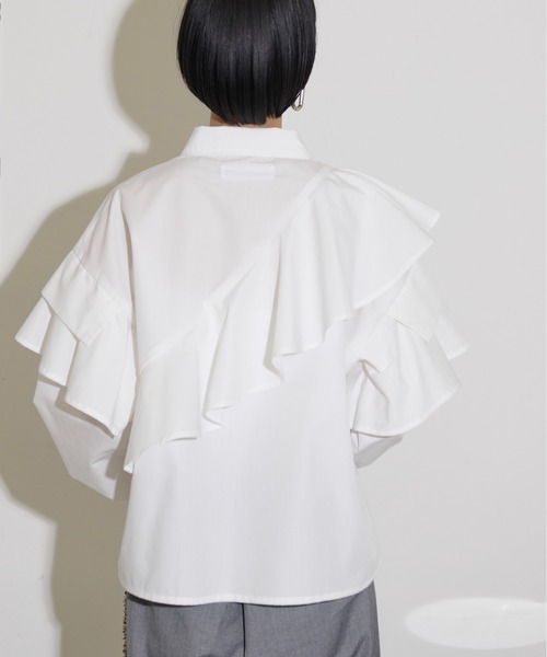 THE YOn(ザヨン)の「アシメラッフルデザインシャツ(シャツ/ブラウス・レディース・オフホワイト/グレー/サックスブルー・FREE)」の9枚目の写真