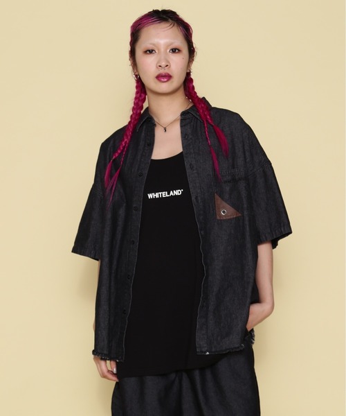 WHITELAND（ホワイトランド）の「【WEB&DEPOT限定】WHITELAND/ホワイトランド/OWL/DENIM SSH（シャツ/ブラウス・レディース・ブラック/インディゴブルー・M/L）」の2枚目の写真