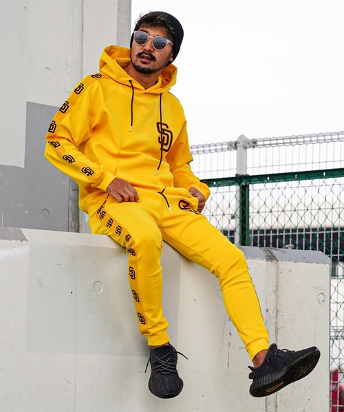 美品アダムスジャグラー イエロー SD ロゴ パーカーとパンツセットアップ adamsJUGGLER PIPELINE店 STYLE BOOKadamsJUGGLER STYLE BOOK