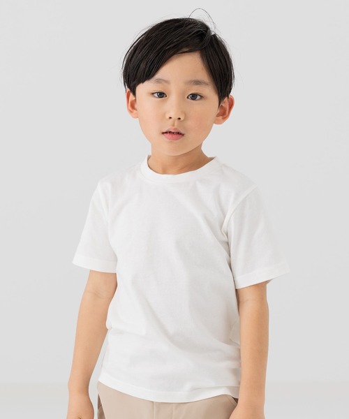 chil2（チルツー）の「コットン100％ 無地半袖Tシャツ（Tシャツ/カットソー・キッズ・ベージュ/イエロー/オレンジ/ラベンダー/ミント/ネイビー/ホワイト/オレンジ系/ピンク/レッド/ライトグリーン/グリーン/クリーム/グレー/チャコールグレー/ブルー/ブラック/スモークピンク/カーキ/サックスブルー・80ｃｍ/90cm/100cm/110cm/120cm/130cm/140cm/150cm/160cm）」の2枚目の写真
