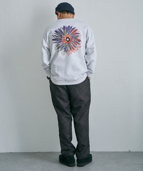 NO NEED（ノーニード）の「ビッグフラワー刺繍 クルーネックスウェット（スウェット・メンズ・チャコールグレー/グレー・M/L）」の21枚目の写真