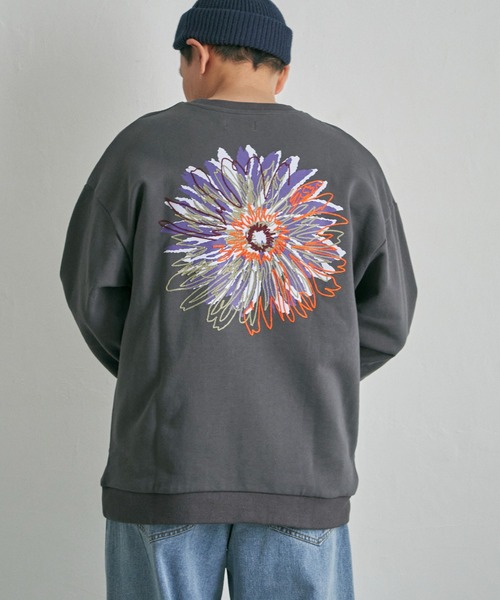 NO NEED（ノーニード）の「ビッグフラワー刺繍 クルーネックスウェット（スウェット・メンズ・チャコールグレー/グレー・M/L）」の22枚目の写真
