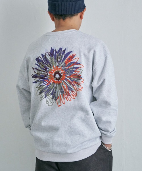 NO NEED（ノーニード）の「ビッグフラワー刺繍 クルーネックスウェット（スウェット・メンズ・チャコールグレー/グレー・M/L）」の15枚目の写真
