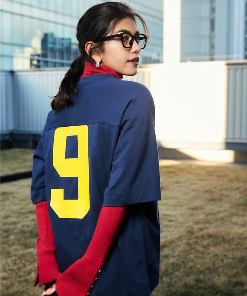 NEW BALANCE(ニューバランス)の「Sportswear Greatest Hits フットボールTシャツ(Tシャツ/カットソー・レディース・オフホワイト/ネイビー・SMALL/MEDIUM/LARGE/X-LARGE)」の10枚目の写真