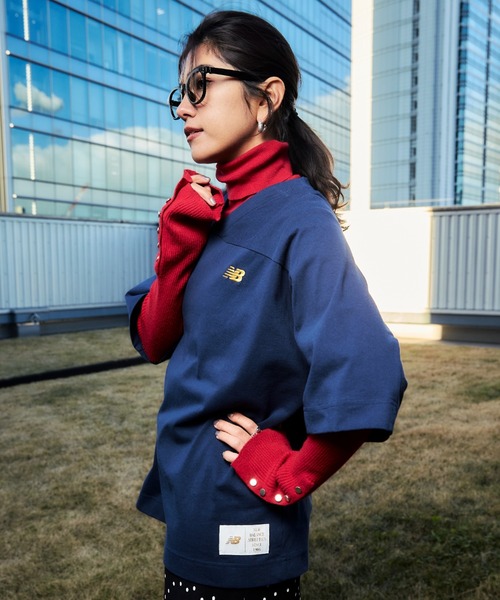 NEW BALANCE(ニューバランス)の「Sportswear Greatest Hits フットボールTシャツ(Tシャツ/カットソー・レディース・オフホワイト/ネイビー・SMALL/MEDIUM/LARGE/X-LARGE)」の17枚目の写真
