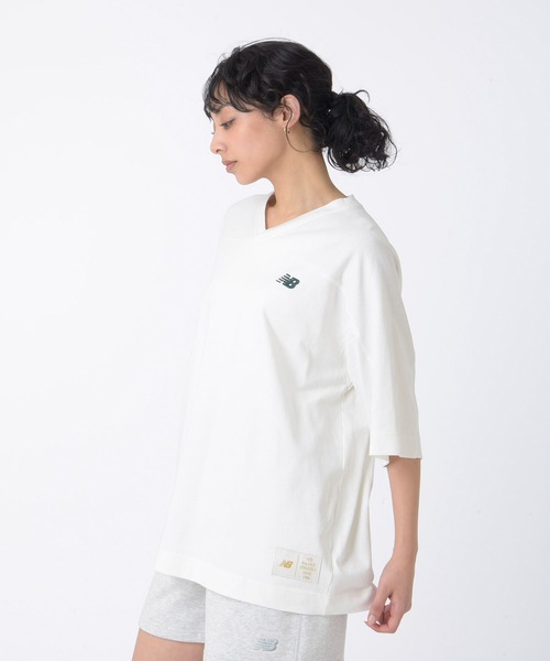 NEW BALANCE(ニューバランス)の「Sportswear Greatest Hits フットボールTシャツ(Tシャツ/カットソー・レディース・オフホワイト/ネイビー・SMALL/MEDIUM/LARGE/X-LARGE)」の19枚目の写真