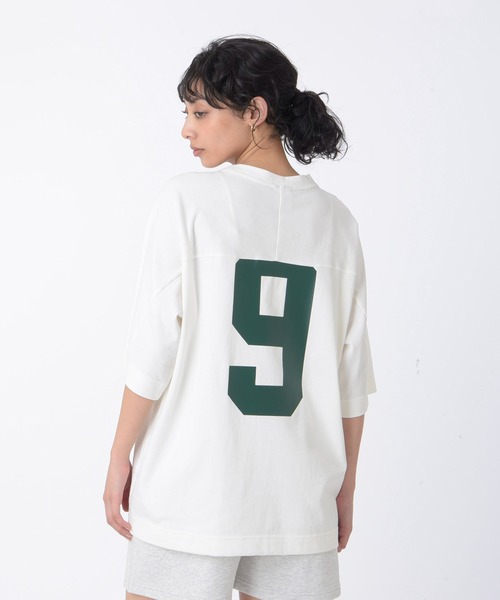 NEW BALANCE(ニューバランス)の「Sportswear Greatest Hits フットボールTシャツ(Tシャツ/カットソー・レディース・オフホワイト/ネイビー・SMALL/MEDIUM/LARGE/X-LARGE)」の20枚目の写真