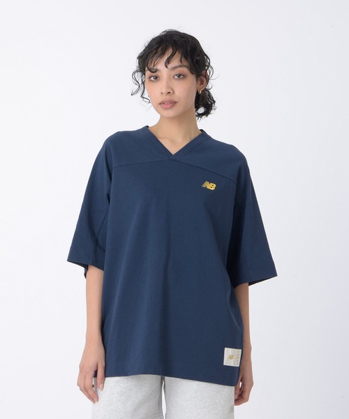 NEW BALANCE(ニューバランス)の「Sportswear Greatest Hits フットボールTシャツ(Tシャツ/カットソー・レディース・オフホワイト/ネイビー・SMALL/MEDIUM/LARGE/X-LARGE)」の18枚目の写真