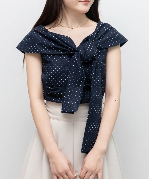 RANDA(ランダ)の「オフショルデザインリボンブラウス(シャツ/ブラウス・レディース・ホワイト/イエロー/ネイビー・0/1)」の2枚目の写真