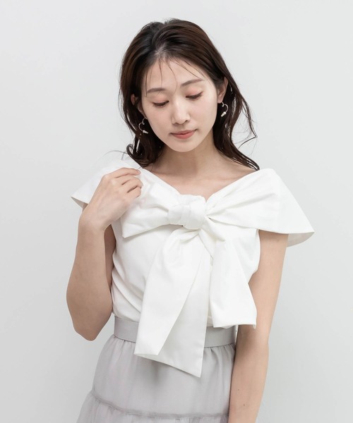 RANDA(ランダ)の「オフショルデザインリボンブラウス(シャツ/ブラウス・レディース・ホワイト/イエロー/ネイビー・0/1)」の1枚目の写真