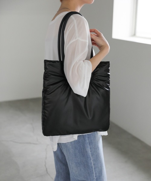 select MOCA（セレクトモカ）の「パテッドループハンドルバッグ（トートバッグ・レディース・ブラック/アイボリー・FREE）」の8枚目の写真
