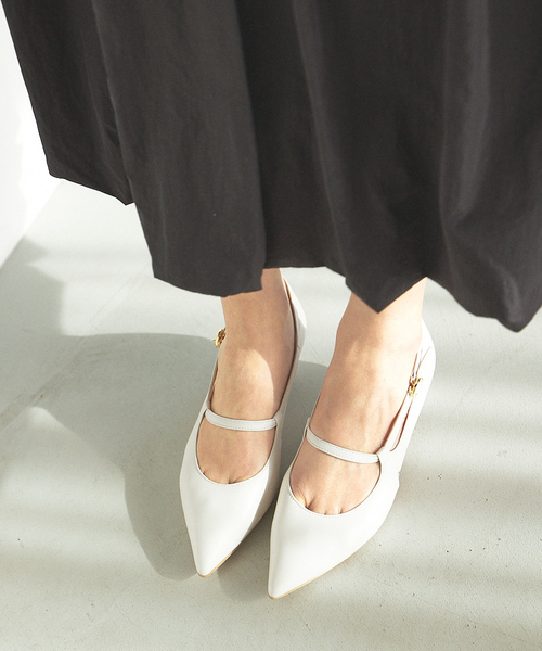 Au BANNISTER(オゥバニスター)の「ポインテッドラウンドストラップパンプス(パンプス・レディース・ネイビー/ブラック/アイボリー・35/36/37/38/39)」の16枚目の写真