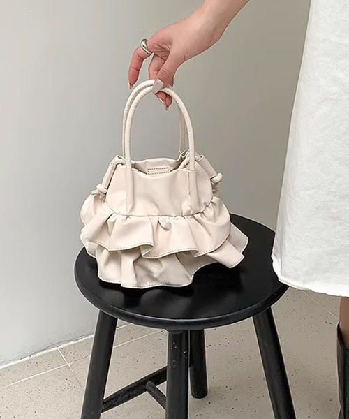 BLANK (ブランク)の「Ruffled Drawstring Shoulder Bag / フリルショルダーバッグ(ショルダーバッグ・レディース・カーキ/ブラック/シルバー/ホワイト・FREE)」の2枚目の写真