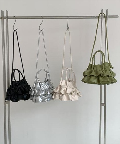 BLANK (ブランク)の「Ruffled Drawstring Shoulder Bag / フリルショルダーバッグ(ショルダーバッグ・レディース・カーキ/ブラック/シルバー/ホワイト・FREE)」の14枚目の写真