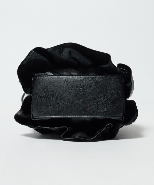 BLANK (ブランク)の「Ruffled Drawstring Shoulder Bag / フリルショルダーバッグ(ショルダーバッグ・レディース・カーキ/ブラック/シルバー/ホワイト・FREE)」の7枚目の写真