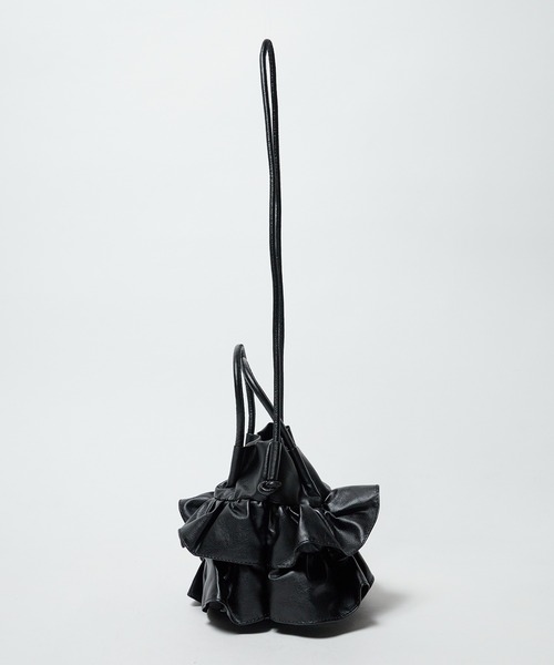 BLANK (ブランク)の「Ruffled Drawstring Shoulder Bag / フリルショルダーバッグ(ショルダーバッグ・レディース・カーキ/ブラック/シルバー/ホワイト・FREE)」の5枚目の写真
