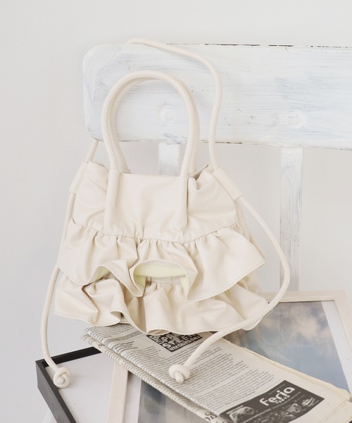 BLANK (ブランク)の「Ruffled Drawstring Shoulder Bag / フリルショルダーバッグ(ショルダーバッグ・レディース・カーキ/ブラック/シルバー/ホワイト・FREE)」の18枚目の写真