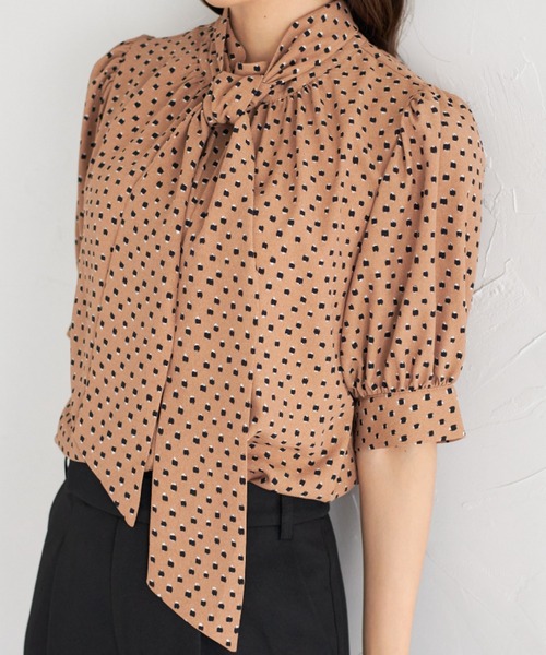 tocco closet(トッコ クローゼット)の「【ZOZO限定】スクエアドット2WAYボウタイブラウス(シャツ/ブラウス・レディース・ブラック/ブラウン/オフホワイト/グリーン・M)」の4枚目の写真
