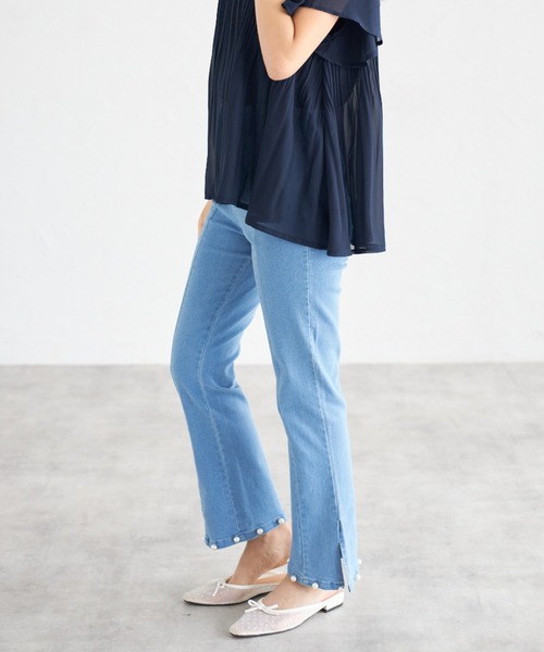 tocco closet(トッコ クローゼット)の「【ZOZO限定】パールヘムデニムパンツ(デニムパンツ・レディース・ブルー/サックスブルー/ブラック・M)」の2枚目の写真