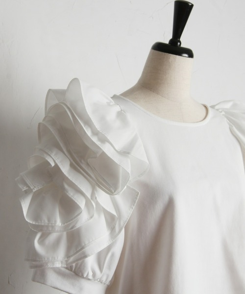 &. NOSTALGIA（アンドドットノスタルジア）の「花びらスリーブトップス（Tシャツ/カットソー・レディース・ブラック/オフホワイト/カーキ・M）」の6枚目の写真