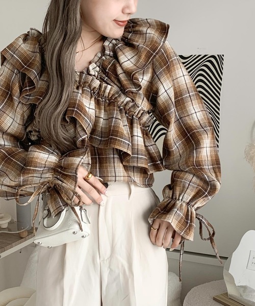 mily bilet(ミウィビレット)の「【mily bilet】全方位、上品シルエット。フリル使いオフショル2WAYキャンディースリーブブラウス(シャツ/ブラウス・レディース・ブラウン/ホワイト/ブラック・LARGE/MEDIUM/SMALL/X-LARGE)」の14枚目の写真