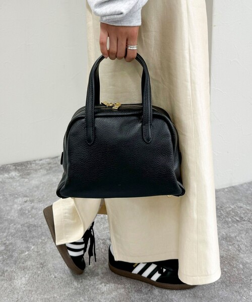 AULENTTI（オウレンティ）の「【AULENTTI/オウレンティ】ドーム型レザーボストンバック（ボストンバッグ・レディース・ブラック/ブラウン・FREE）」の2枚目の写真