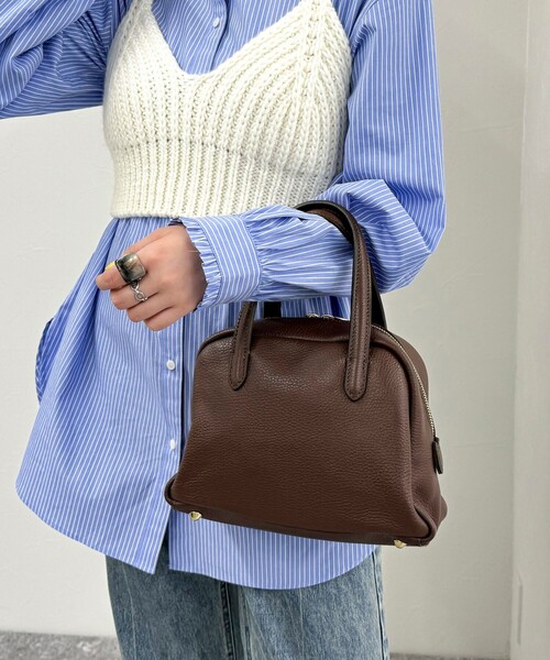 AULENTTI（オウレンティ）の「【AULENTTI/オウレンティ】ドーム型レザーボストンバック（ボストンバッグ・レディース・ブラック/ブラウン・FREE）」の3枚目の写真