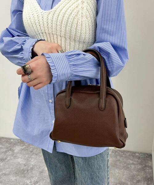 AULENTTI（オウレンティ）の「【AULENTTI/オウレンティ】ドーム型レザーボストンバック（ボストンバッグ・レディース・ブラック/ブラウン・FREE）」の4枚目の写真