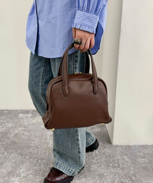 AULENTTI（オウレンティ）の「【AULENTTI/オウレンティ】ドーム型レザーボストンバック（ボストンバッグ・レディース・ブラック/ブラウン・FREE）」の5枚目の写真