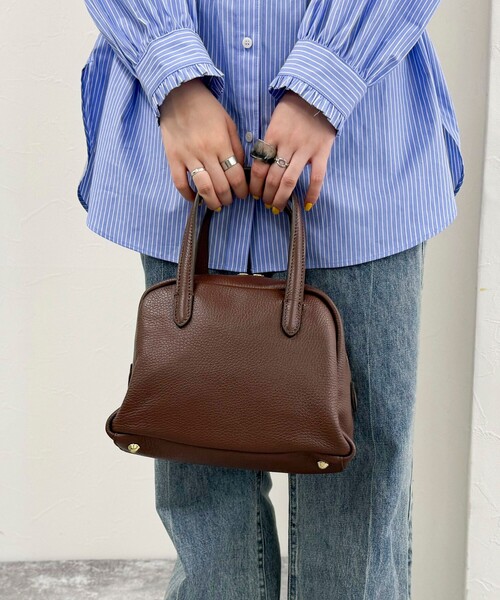 AULENTTI（オウレンティ）の「【AULENTTI/オウレンティ】ドーム型レザーボストンバック（ボストンバッグ・レディース・ブラック/ブラウン・FREE）」の6枚目の写真