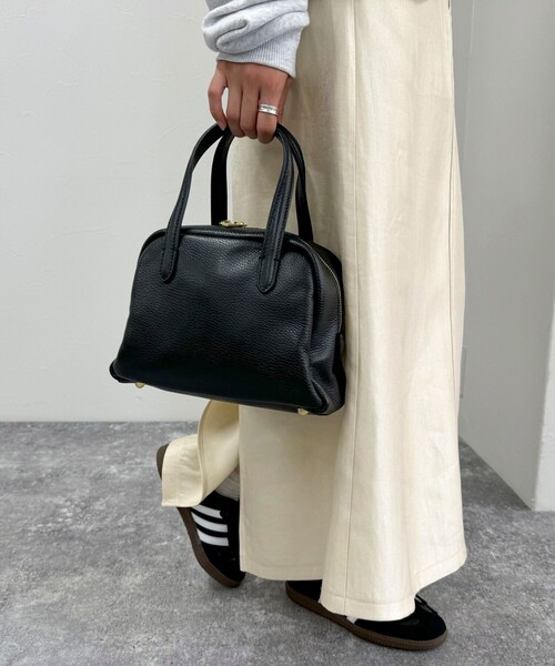 AULENTTI（オウレンティ）の「【AULENTTI/オウレンティ】ドーム型レザーボストンバック（ボストンバッグ・レディース・ブラック/ブラウン・FREE）」の10枚目の写真