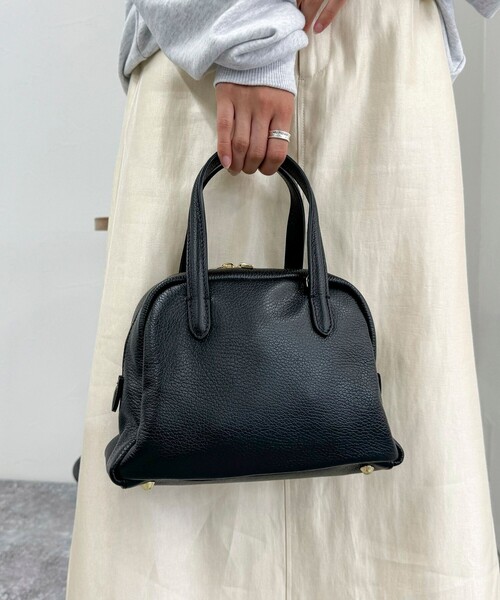 AULENTTI（オウレンティ）の「【AULENTTI/オウレンティ】ドーム型レザーボストンバック（ボストンバッグ・レディース・ブラック/ブラウン・FREE）」の11枚目の写真