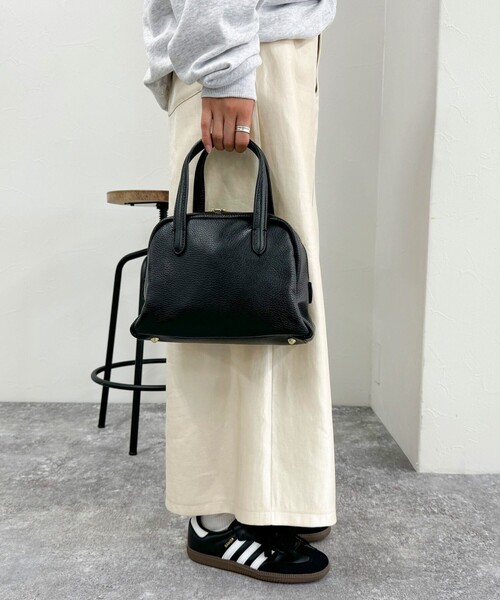 AULENTTI（オウレンティ）の「【AULENTTI/オウレンティ】ドーム型レザーボストンバック（ボストンバッグ・レディース・ブラック/ブラウン・FREE）」の12枚目の写真