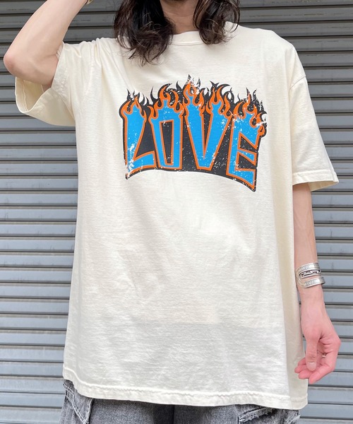 Revo.(レボ)の「MODISH GAZE LOVEロゴプリント ピグメント加工 ビッグシルエットTシャツ(Tシャツ/カットソー・メンズ・アイボリー/ネイビー/スミクロ・FREE)」の7枚目の写真