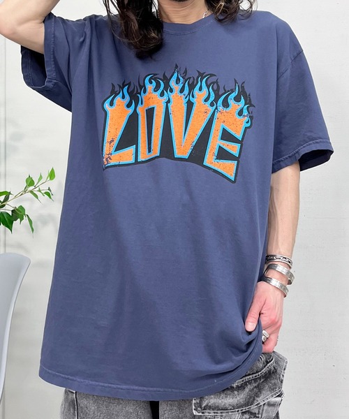 Revo.(レボ)の「MODISH GAZE LOVEロゴプリント ピグメント加工 ビッグシルエットTシャツ(Tシャツ/カットソー・メンズ・アイボリー/ネイビー/スミクロ・FREE)」の8枚目の写真