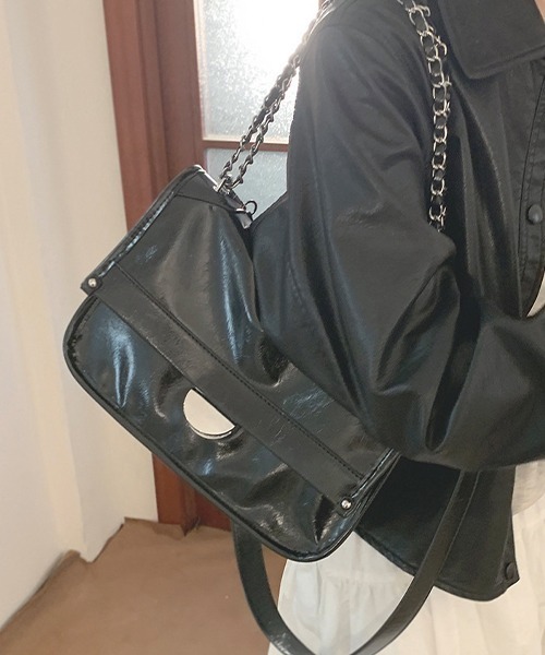 c.u.l(シーユーエル)の「チェーンショルダー ななめ掛け フラップショルダーバッグ cula1001(ショルダーバッグ・レディース・ブラック/シルバー・FREE)」の3枚目の写真