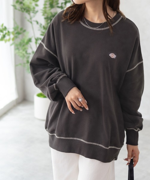 Dickies(ディッキーズ)の「Dickies 裏毛ワッペン付きトレーナー(スウェット・レディース・ライトグレー/ブラック/ワイン・フリー)」の1枚目の写真