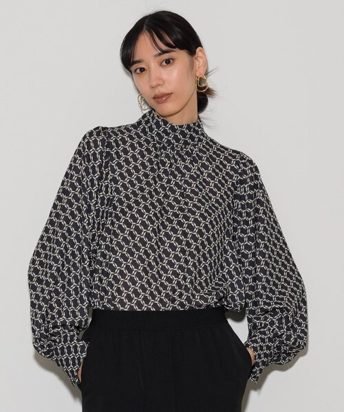 GALLEST（ギャレスト）の「◆ヴィンテージ柄ブラウス（シャツ/ブラウス・レディース・ブラック系4/アイボリー系4・38）」の2枚目の写真