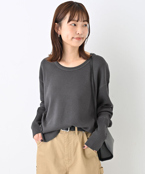 SLOBE IENA（スローブイエナ）の「Uネックワッフルプルオーバー（Tシャツ/カットソー・レディース・チャコールグレー/サファリグリーン/ベージュ・FREE）」の8枚目の写真