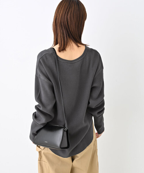 SLOBE IENA（スローブイエナ）の「Uネックワッフルプルオーバー（Tシャツ/カットソー・レディース・チャコールグレー/サファリグリーン/ベージュ・FREE）」の10枚目の写真