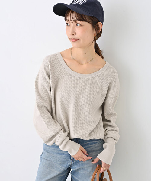 SLOBE IENA（スローブイエナ）の「Uネックワッフルプルオーバー（Tシャツ/カットソー・レディース・チャコールグレー/サファリグリーン/ベージュ・FREE）」の16枚目の写真