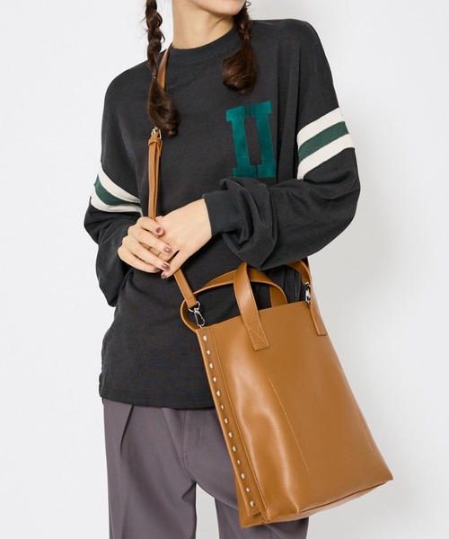 cheek(BAG)(チーク)の「【cheek/チーク】2WAY トートバッグ / リベット / フェイクレザー / 軽量(トートバッグ・レディース・ラベンダー/ブラック/シルバー/キャメル/イエロー・フリー)」の20枚目の写真