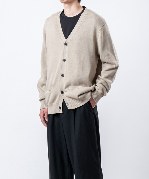 TETE（テット）の「【TETE SELECTION】［オンオフどちらのスタイルでも使える］スタンダードサイジングベーシックデザインコットンVネックニットカーディガン/（カーディガン/ボレロ・メンズ・ベージュ/ネイビー/グレー/ブラック・MEDIUM/LARGE/X-LARGE）」の7枚目の写真