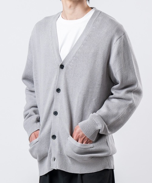 TETE（テット）の「【TETE SELECTION】［オンオフどちらのスタイルでも使える］スタンダードサイジングベーシックデザインコットンVネックニットカーディガン/（カーディガン/ボレロ・メンズ・ベージュ/ネイビー/グレー/ブラック・MEDIUM/LARGE/X-LARGE）」の6枚目の写真