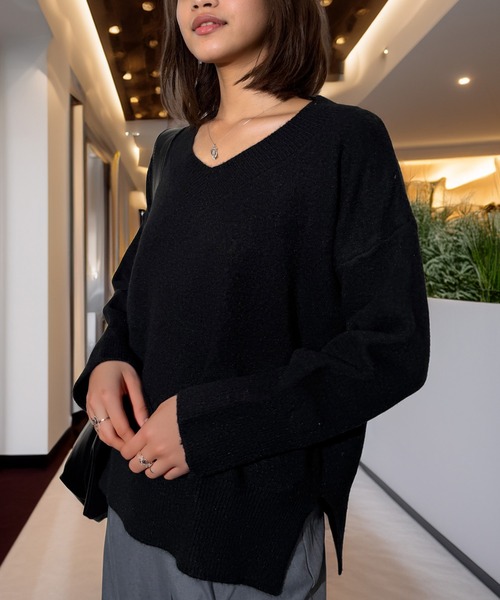 Candlestick(キャンドルスティック)の「ゆったり ふわふわ 抜け感 Vネック ニット セーター(ニット/セーター・レディース・アイボリー/ブラック/グレイッシュベージュ/インディゴブルー/ベージュ/ライトグレー/ダークブラウン/マルーン/ベビーピンク/クリーム・L/LL/M/FREE)」の19枚目の写真