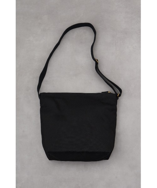 AZUL by moussy（アズールバイマウジー）の「Abel&Co USA ショルダーバッグ（ショルダーバッグ・メンズ・ブラック/オフホワイト/ブルー/グレー・FREE）」の14枚目の写真